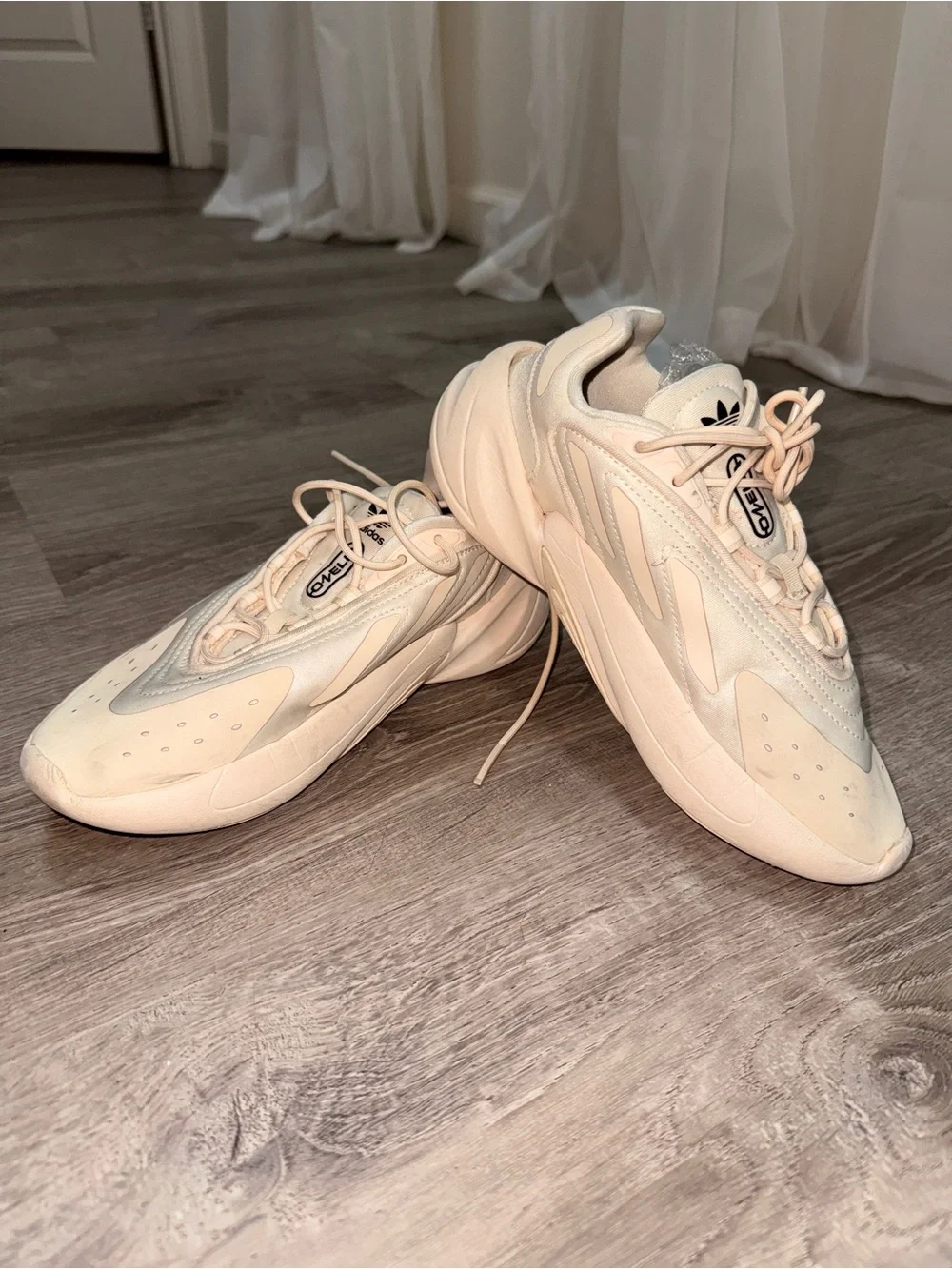 adidas ozelia Cream/Tan Sneakers